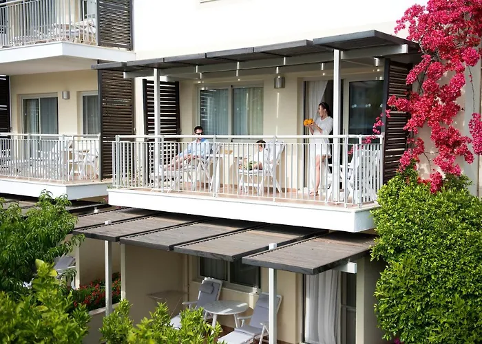 Semesteranläggning (resort) Barut B Side