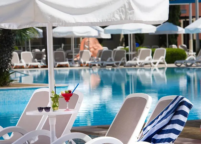 Barut B Semesteranläggning (resort) Side