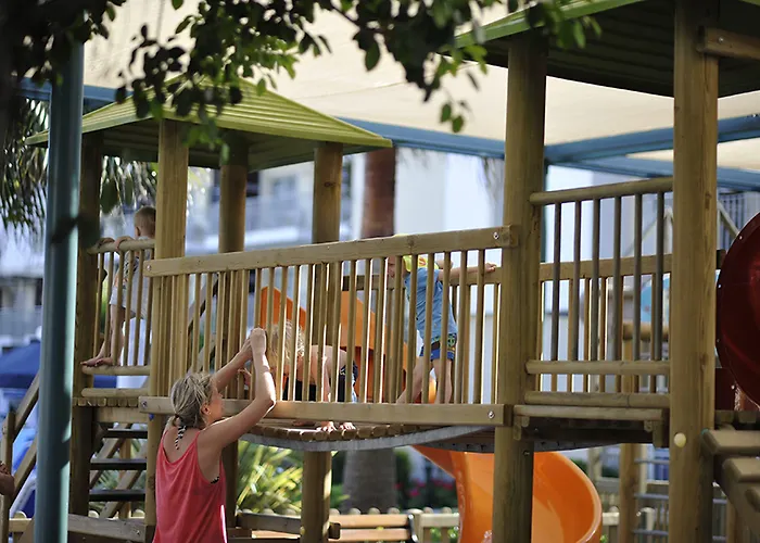 Semesteranläggning (resort) Barut B 4*