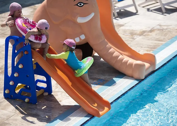 Semesteranläggning (resort) Barut B Side